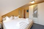 guten Schlaf und Kleiderschrank mit Spiegel - Mirabelle App. 04 DG/R - Top-Hundeurlaub