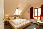 Schlafzimmer mit Doppelbett - Sarah App. 03 DG/L - Top-Hundeurlaub