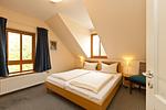Schlafzimmer mit Doppelbett - Sarah App. 04 DG/R - Top-Hundeurlaub