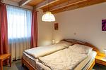 das Schlafzimmer mit Doppelbett - Ferienhaus Jabel 26 - Top-Hundeurlaub