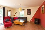 gemütlich mit Sofa und Gaskamin - Ferienhaus Fernweh - Top-Hundeurlaub