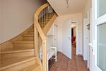 die Treppe rauf ins OG zu den drei Schlafzimmern - Ferienhaus Fernweh - Top-Hundeurlaub