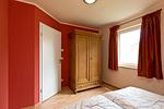das Erste mit Doppelbett und Kleiderschrank - Ferienhaus Fernweh - Top-Hundeurlaub
