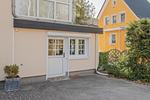 Fassade / Eingang - Ferienwohnung Sanddorn mit Terrasse und nur 400 m zum Strand - Top-Hundeurlaub