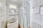 Dusche mit Waschtisch - Haus Diana - Perlhuhn - Top-Hundeurlaub
