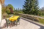 großer Sonnenbalkon mit Sitzgelegenheiten - Die Jagdhütte - Top-Hundeurlaub