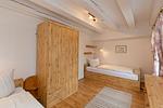 mit Kleiderschrank und Kommode - Kietzspeicher App. 09 - Top-Hundeurlaub