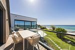 Terrasse mit Meerblick und gemütlichen Sitzgelegenheiten - Strandwohnung 02 - Buhne 12 - Top-Hundeurlaub