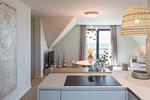 Elegantes Wohnzimmer mit offener Küche - Strandwohnung 02 - Buhne 12 - Top-Hundeurlaub