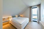 Modernes Schlafzimmer mit Meerblick - Strandwohnung 02 - Buhne 12 - Top-Hundeurlaub