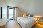 Schlafzimmer mit Meerblick und Balkon - Strandwohnung 02 - Buhne 12 - Top-Hundeurlaub