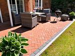 Die sonnige Terrasse mit Möbeln und Grill - Ankerplatz - Top-Hundeurlaub