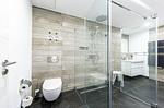 Ferienwohnung Strandlaeufer Ostseebad Wustrow ZweiWasser Alte Seefahrtschule Bad mit Glasdusche - Strandlaeufer - Top-Hundeurlaub