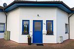 Fassade / Eingang - Ferienhaus  Achteck am Deich, Graureiherweg 4a - Top-Hundeurlaub