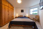 Schlafzimmer - Ferienhaus  Achteck am Deich, Graureiherweg 4a - Top-Hundeurlaub