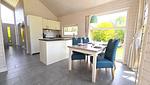 Küche / Küchenzeile - Ferienhaus "Kiek Ut" im Ferienpark Holm an der Ostsee - Top-Hundeurlaub