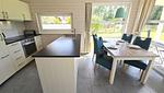 Küche / Küchenzeile - Ferienhaus "Kiek Ut" im Ferienpark Holm an der Ostsee - Top-Hundeurlaub