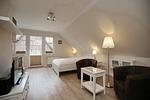 Wohnzimmer mit TV - Wohnung 13 - Top-Hundeurlaub