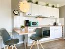 Essbereich mit Küchenzeile - Wohnung 42 - Top-Hundeurlaub