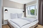 Schlafzimmer mit Doppelbett - Strandresidenzen Binz-Prora V0.1 - Top-Hundeurlaub