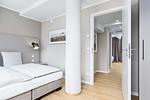 Schlafzimmer mit Doppelbett - Strandresidenzen Binz-Prora V0.3 - Top-Hundeurlaub