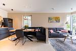 Moderne Wohnlandschaft mit Esstisch - Windlooper 1 - Top-Hundeurlaub