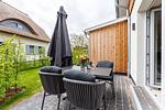 Terrasse mit Esstisch und Pflanzen - Windlooper 1 - Top-Hundeurlaub