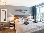 Schlafzimmer 1: Doppelbett (180x200), TV - FeWo Aquarius in PRORA - 4.41 - Top-Hundeurlaub