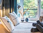 Schlafzimmer 1: Doppelbett (180x200), TV - FeWo Aquarius in PRORA - 4.41 - Top-Hundeurlaub