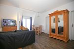 Wohnbereich mit Kleiderschrank - Wohnung 15 - Top-Hundeurlaub