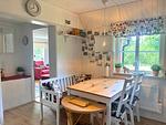 Gemütlicher Essbereich mit Blick in den Garten im Hus Långhult - Hus Långhult - Top-Hundeurlaub