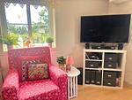 Wohnzimmer mit Fernseher und deutschem TV im Hus Långhult - Hus Långhult - Top-Hundeurlaub