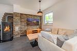 Wohnzimmer - Ferienhaus Wiesenblick mit Kamin, Terrasse, Badewanne und Dusche - Top-Hundeurlaub