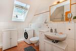 Badezimmer - Ferienhaus Wiesenblick mit Kamin, Terrasse, Badewanne und Dusche - Top-Hundeurlaub