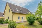 Fassade / Eingang - Ferienhaus Wiesenblick mit Kamin, Terrasse, Badewanne und Dusche - Top-Hundeurlaub