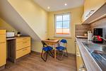 Küche / Küchenzeile - Ferienwohnung Holtz 4 mit Grillplatz, E-Lade Station und Liegewiese - Top-Hundeurlaub