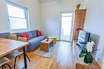 Wohnzimmer, Schlafsofa und Fernseher - Happy Aich 3 by Alpenidyll Apartments - Top-Hundeurlaub