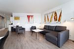 Wohnbereich mit Couch - Promenadenvilla 03 Wohnung 07 - Top-Hundeurlaub