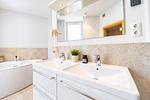 Badezimmer mit Waschbecken - Promenadenvilla 03 Wohnung 06 - Top-Hundeurlaub