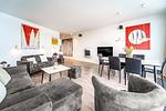 Wohnzimmer mit Ethanol Wandkamin und TV - Promenadenvilla 03 Wohnung 09 - Top-Hundeurlaub