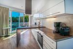 Küche mit Blick zur Terrasse - Promenadenvilla 03 Wohnung 10 - Top-Hundeurlaub