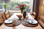 Essbereich direkt am Fenster zur Terrasse - Ferienhaus an der Au - Top-Hundeurlaub