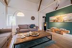 Wohnbereich mit Ofen gemütlichen Sofas - Klüterkammer - Top-Hundeurlaub