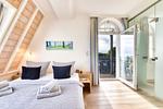 Schlafzimmer - Ferienwohnung Bernstein in der Villa Rex Sellin - Top-Hundeurlaub