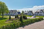 Fassade / Eingang - FeWo28-7: strandnah,Balkon,Sauna,Pool - Top-Hundeurlaub