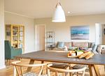 Ferienwohnung Nordkap in Wittdün/Amrum   Blick aus der offenen Küche ins Wohnzimmer - Haus Jungnamen Sand - Wohnung Nordkap - Top-Hundeurlaub
