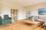 Ferienwohnung Nordkap in Wittdün/Amrum  Sofa-Landschaft und Leseecke - Haus Jungnamen Sand - Wohnung Nordkap - Top-Hundeurlaub