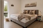 Schlafzimmer an der Graft mit Smart TV - Graftblick am Meer (48.0.S) - Top-Hundeurlaub