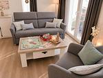 Wohnzimmer mit Couchtisch und Blick auf die Graft - Graftblick am Meer (48.0.S) - Top-Hundeurlaub