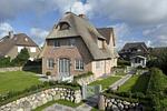 Hauptansicht - Ferienhaus Sylt Hüs - urlauben unter Reet - Top-Hundeurlaub